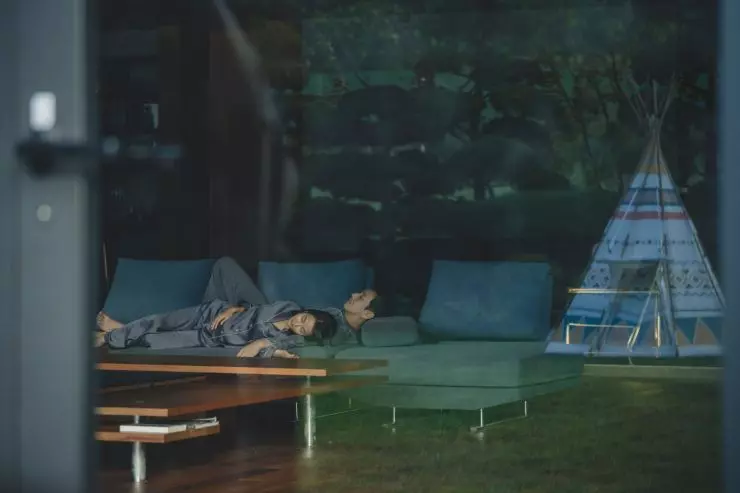 caption from the film Parasite kadr from the film Parasite