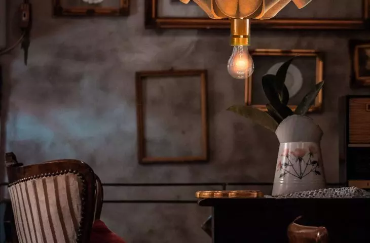 Lampa w prywatnym wnętrzu