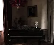 Lampa Lotus w kolorze bordo