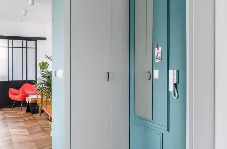 przedpokój i widok na salon