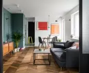 widok z sypialni na salon
