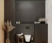 Ciemne gresy w łazience