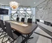 Istota kamienia spiekanego: Neolith® HQ Showroom