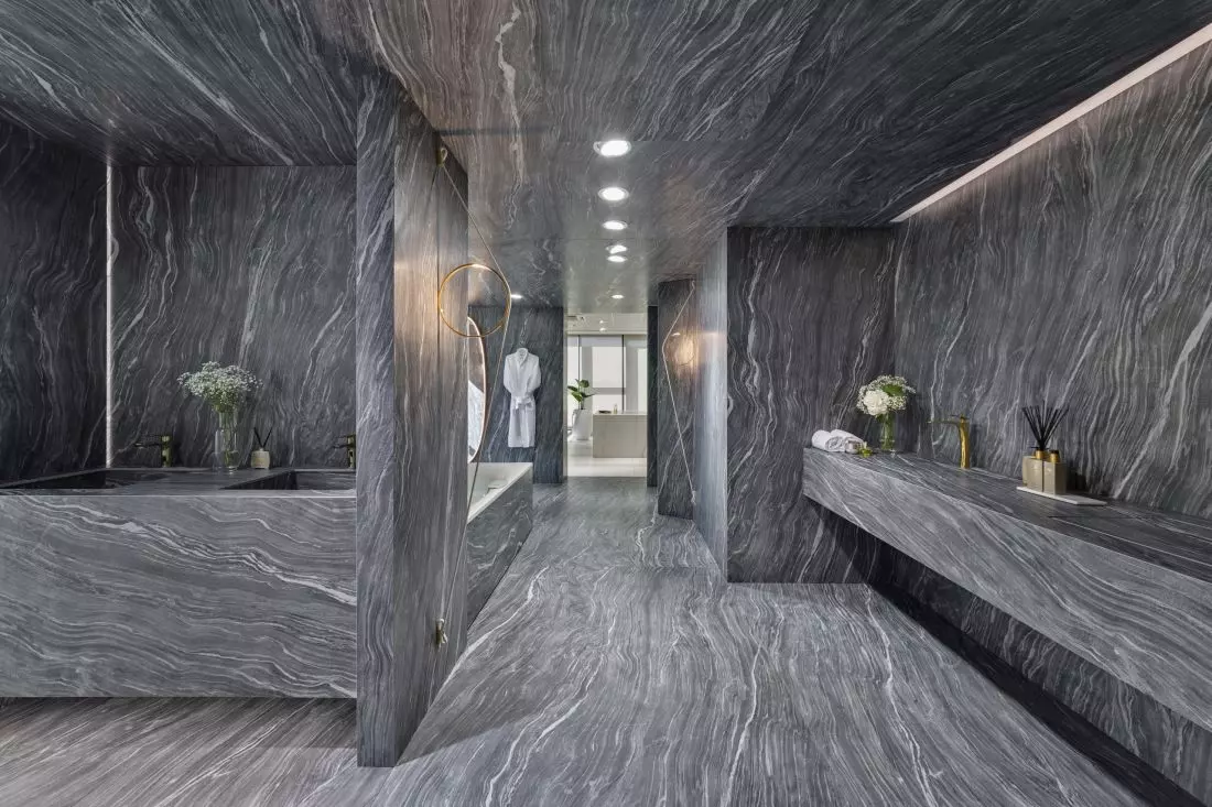 Neolith® HQ Showroom
– przestronna i komfortowa łazienka