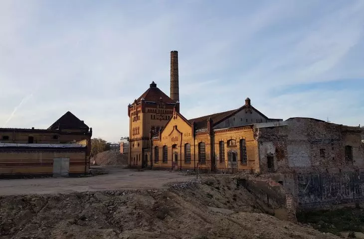 Old Slaughterhouse - northern part, in the foreground the excavation of the demolished freezing plant. An office building is to be built in its place.