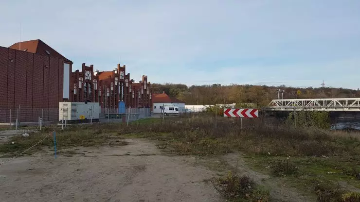 The historic sewage pumping station on the bank of the Warta River on the east side of Garbary Street. Zabytkowa sewage pumping station on the bank of the Warta River on the east side of Garbary Street.