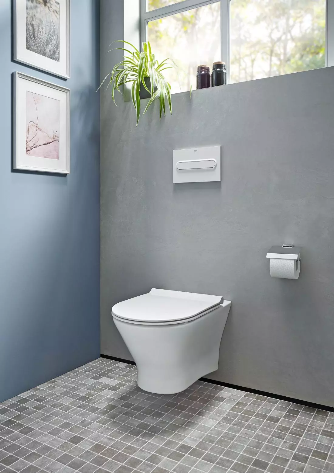 Nowoczesne zestawy WC z modnymi deskami slim Roca