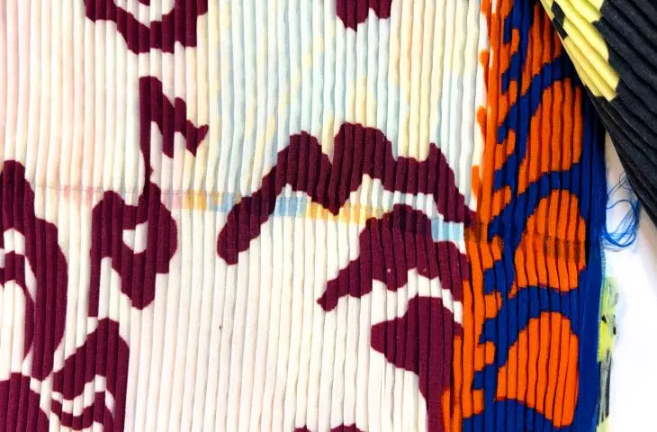 Julia Heuer pleats