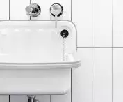 Old-style washbasin
