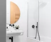 Black accessories in the bathroom