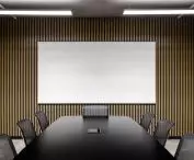 Minimalistyczna sala konferencyjna