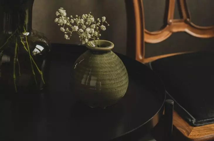 Distinctive details