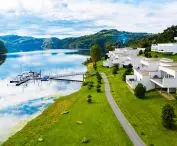 Each apartment faces the lake