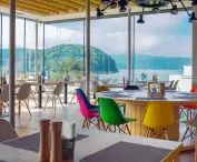 Kolorowe akcenty w restauracji