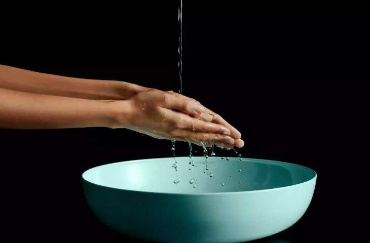 Inscenizacja „NATURAL UNION“, umywalka w kształcie misy Miena Soft Touch