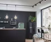 Oświetlenie szynowe w aranżacji wnętrz – czarny zestaw lamp do szynoprzewodów