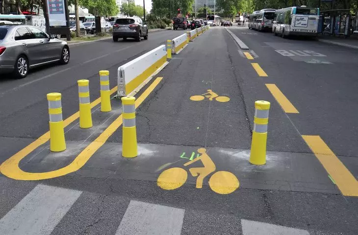 Temporary bike path - Porte d'Orleans in Paris