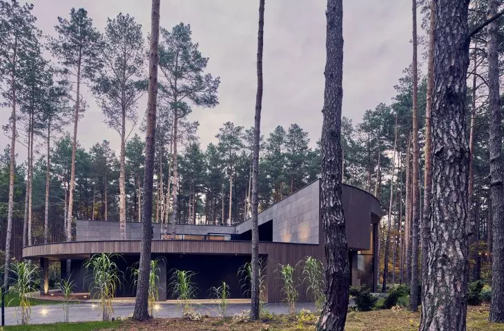 Circle Wood House na leśnej działce