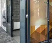 Okucia do szklanych mebli i konstrukcji - GEZE Polska, Warszawa
