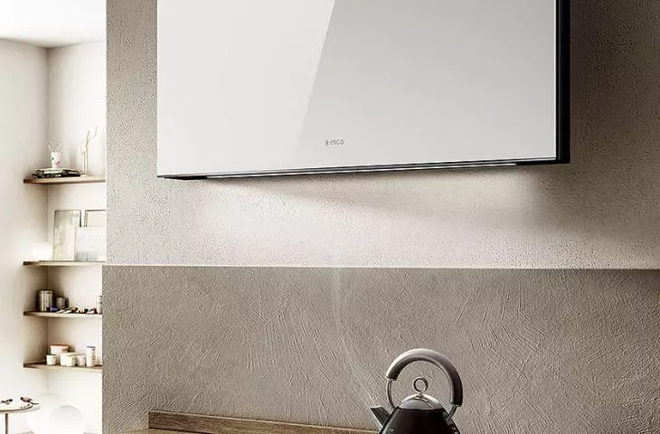 Okap naścienny Elica Plat, szer. 80 cm, klasa A, technologia Comfort Silence - 57 dBA (@ 420 m3/h)