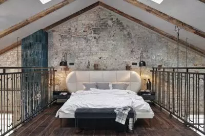 antresola non-invasively suspended is in the middle of the loft