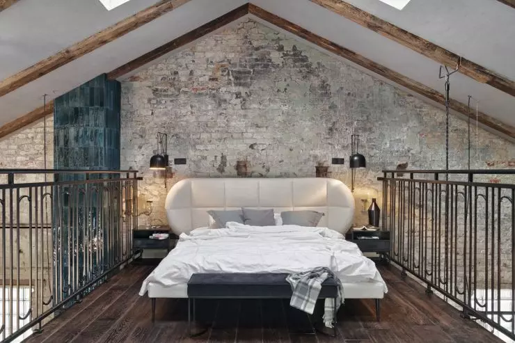 antresola non-invasively suspended is in the middle of the loft