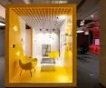 Showroom AQForm, żółta przestrzeń