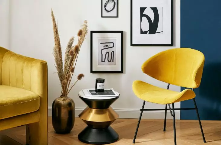 Yellow color accents 