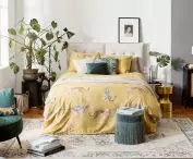 Yellow accessories in the bedroom