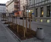 Poznan's first woonerf in Kwiatowa Street. Until this spring, it was primarily a treeless parking lot. 