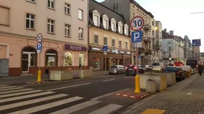Proste and cheap changes to Garbary Street have civilized the space of this street. 