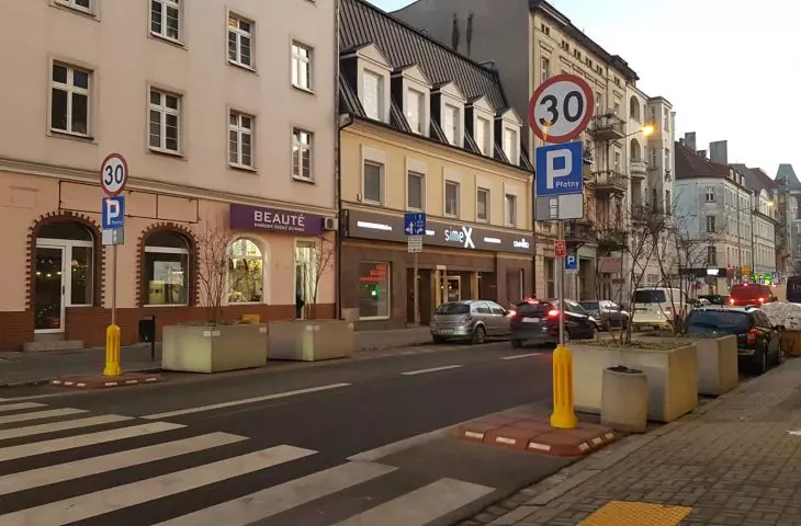 Simple and inexpensive changes to Garbary Street have civilized the space of this street. 