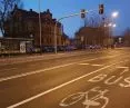 Nowy buspas i pas rowerowy (za skrzyżowaniem) na odcinku Garbar przy Starej Rzeźni. 