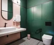 Wszystkie pomieszczenia utrzymane są w podobnym stylu
