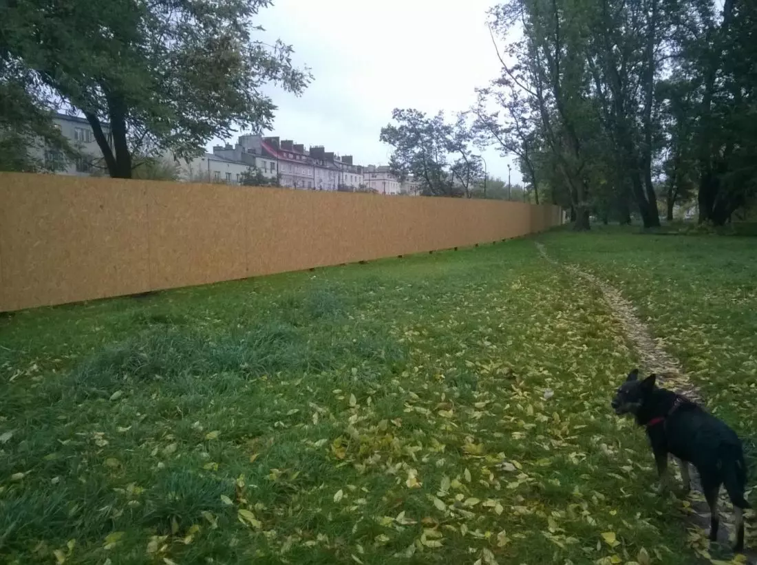 Ogrodzenie na
Pradze-Południe, prywatyzacja terenów zielonych