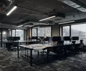 Wnętrza z odsłoniętymi instalacjami 