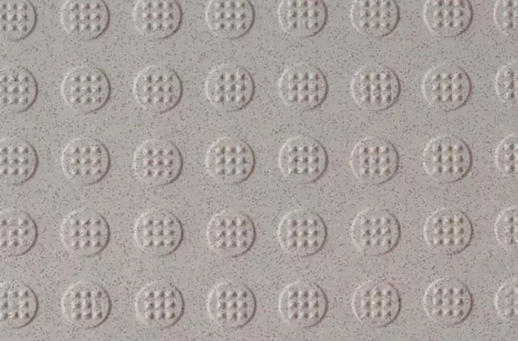 Relief SR20 technical plate with slip R13 with drainage space V8