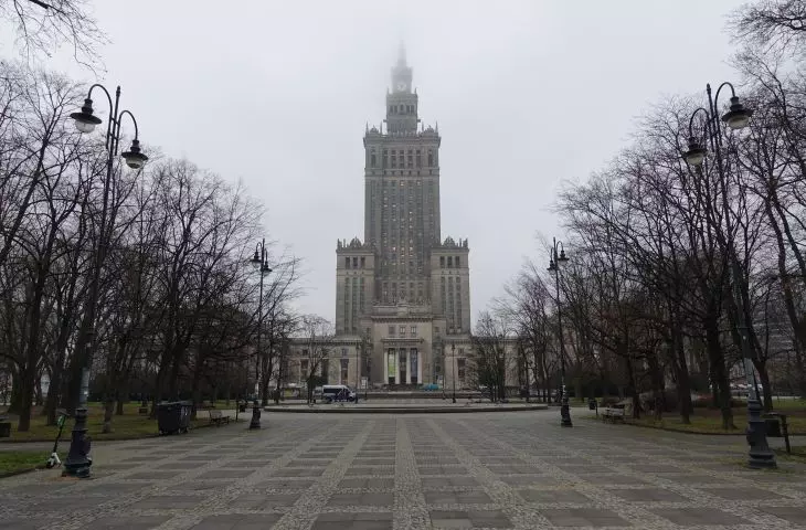 Pomnik radzieckiej dominacji i jeden z symboli Warszawy. Mimo upływu lat Pałac Kultury i Nauki nadal wywołuje silne emocje