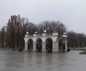 Tomb of the Unknown Soldier in the surviving fragment of the arcade of the Saxon Palace in Warsaw