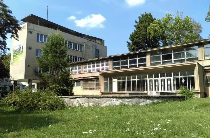 Public building as a monument. School-monument to the Millennium of the Polish State
