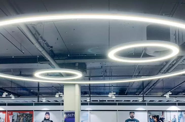GEOMETRIC RING LED – okręgi o średnicach 4000 mm i 800 mm