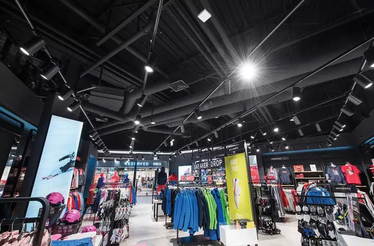 Nowoczesne oświetlenie do biur, sklepów i galerii handlowych, budynków mieszkalnych, hoteli i obiektów sportowych