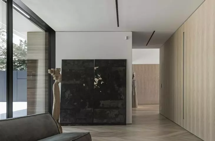 Salon and sculpture by Marcin Rząsa