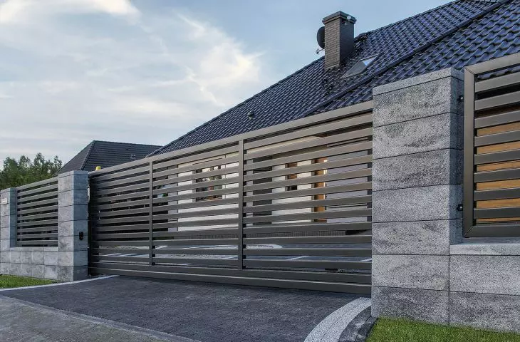 Betonowe ogrodzenia oraz elementy małej architektury ogrodowej