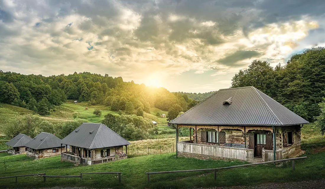 Zabytkowa osada
w Salistea De Sus, Rumunia. Blacha trapezowa. © BLACHY PRUSZYŃSKI