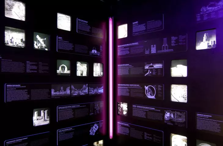 Maszyna Czasu (wnętrze) – utopijne projekty dla Warszawy, instalacja i research w ramach wystawy „Futurama”