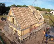 Prefabrykowany system ścian, dachów i stropów w systemie budowlanym STEICO