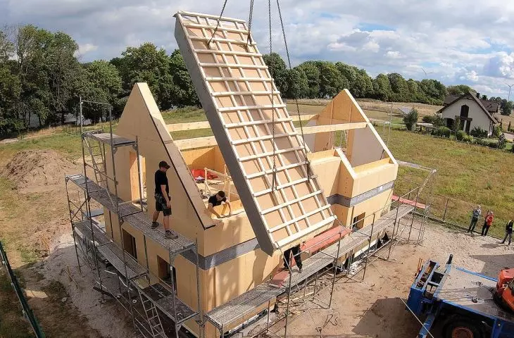 Prefabrykowany system ścian, dachów i stropów w systemie budowlanym STEICO