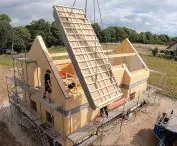 Prefabrykowany system ścian, dachów i stropów w systemie budowlanym STEICO