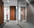 Systemy ścian szklanych i drzwi do przestrzeni biurowych oraz przemysłowych
